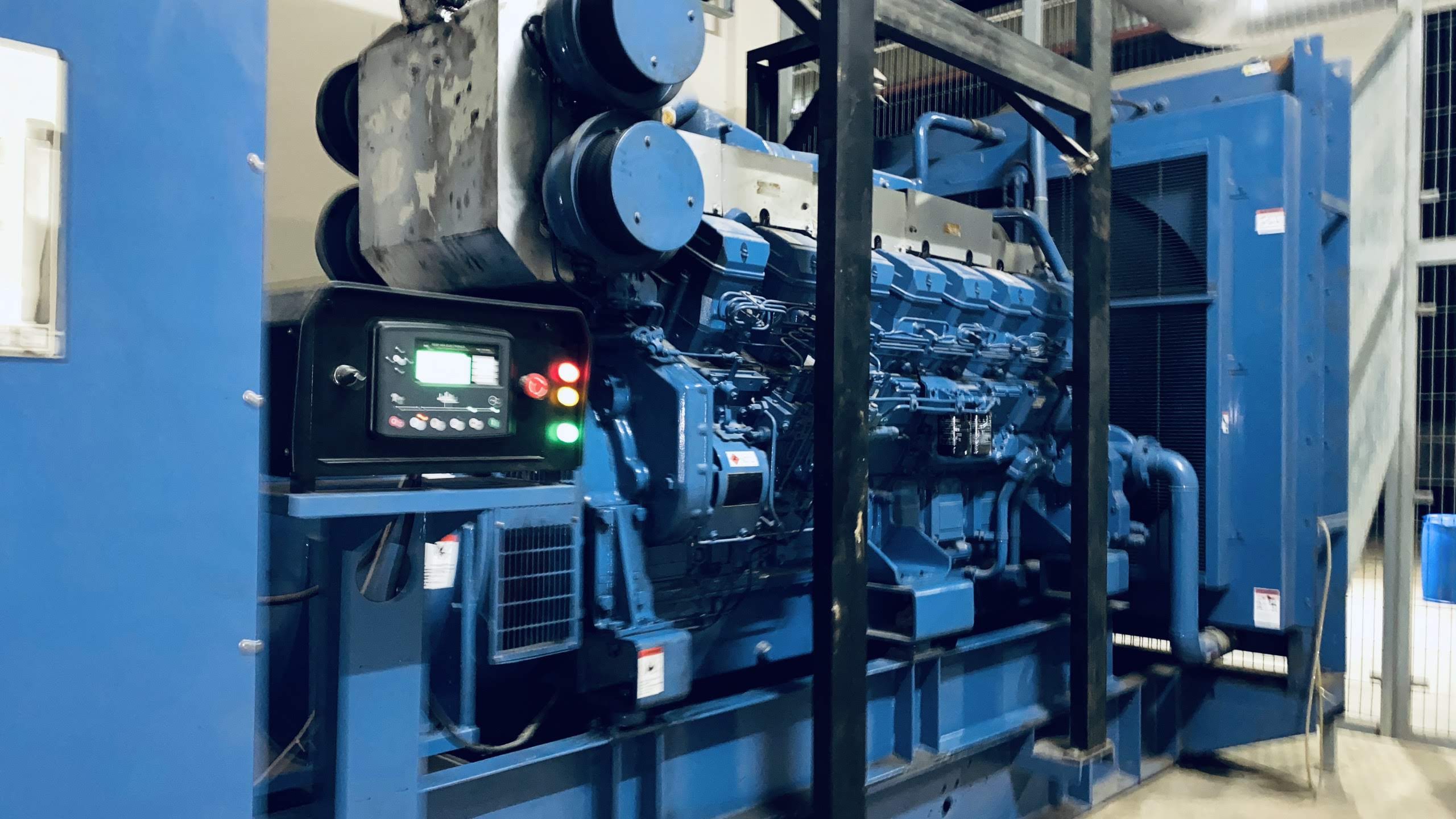 máy phát điện 3 pha cú giá rẻ